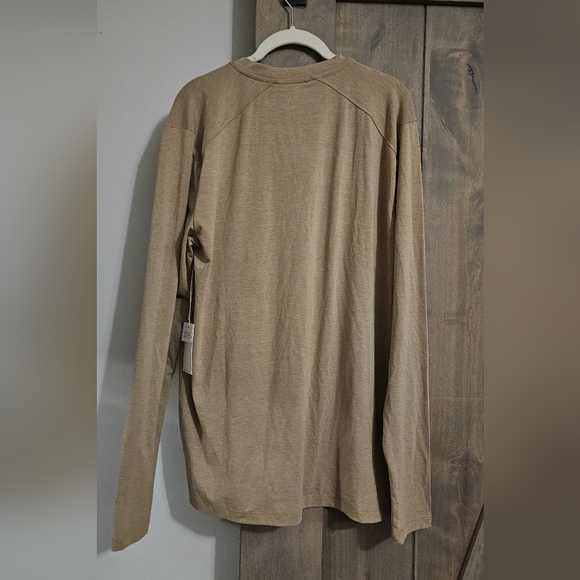 FREE FLY Men's Bamboo Flex Henley in Heathered Wheat. Size L NWT - Picture 11 of 13
